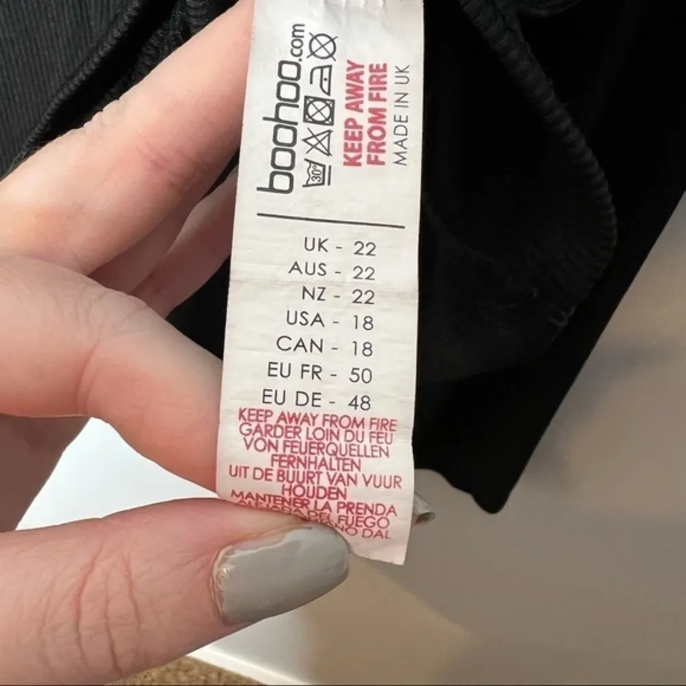 Boohoo plus size black long sleeve pull over asymmetrical gold shoulder button - Image 6