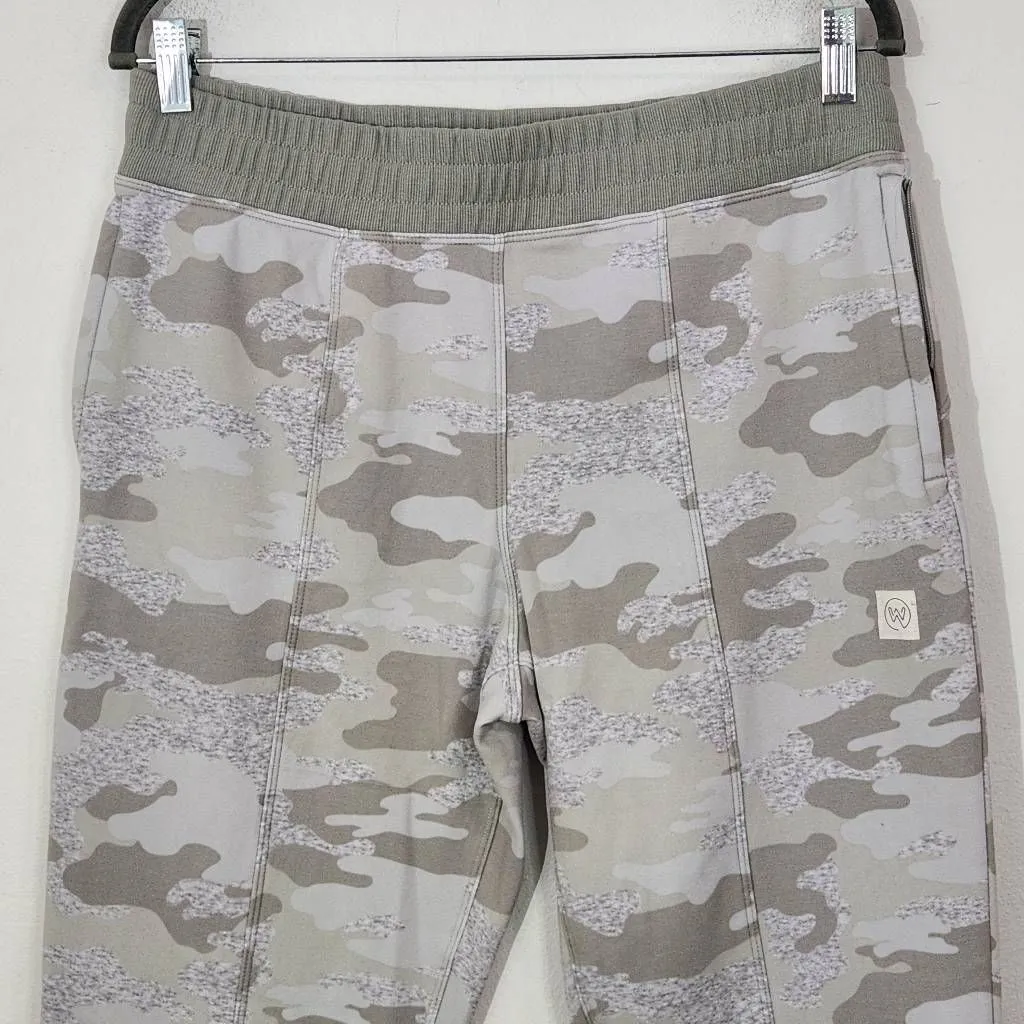 We Wander Gray Camo Joggers NWT Size Medium Cropped Camo Jogging Pants - Image 2