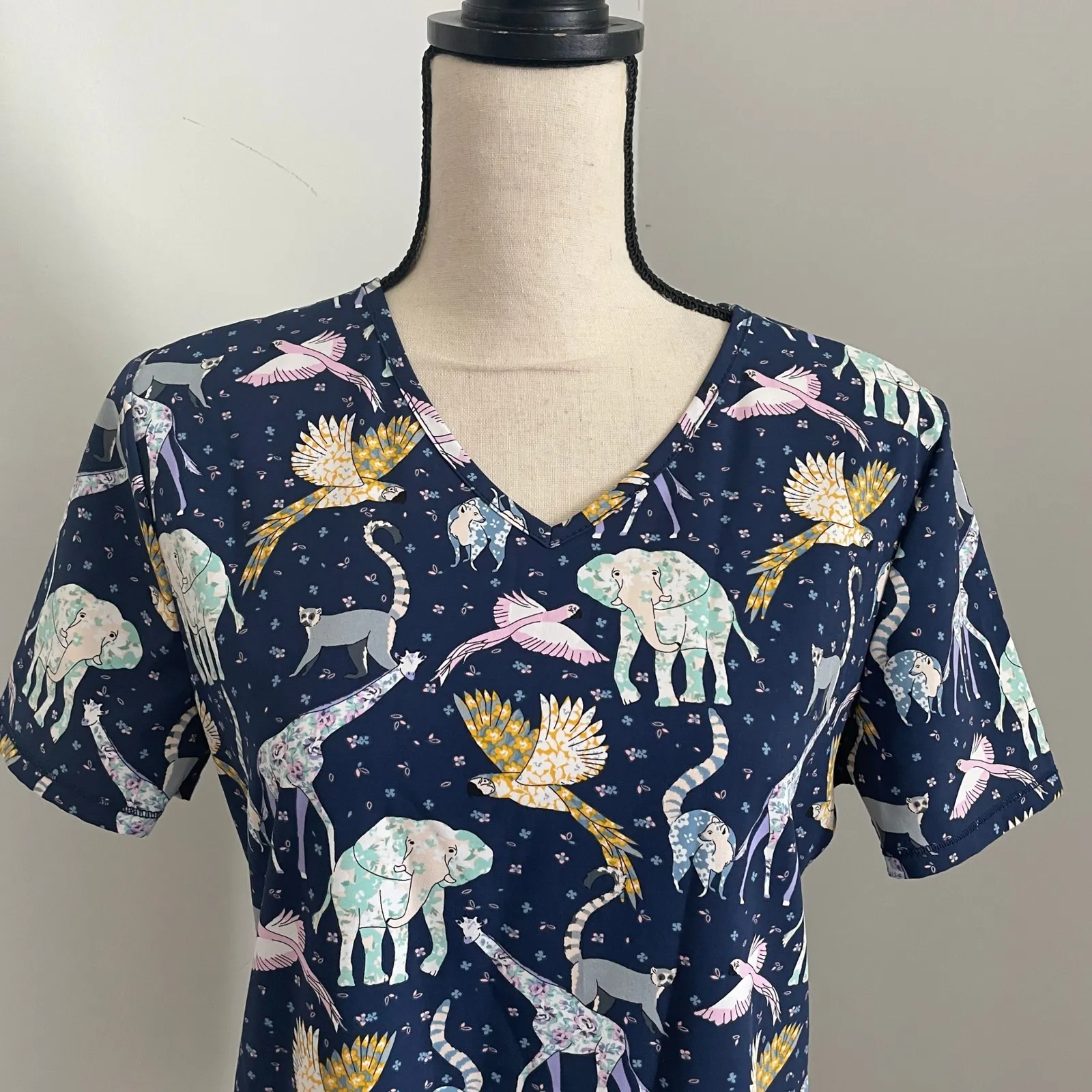 Scrub Top Animal Print size Small‎ Blue Vet Tech Medical Nurse Scrubstar Premium - Image 9