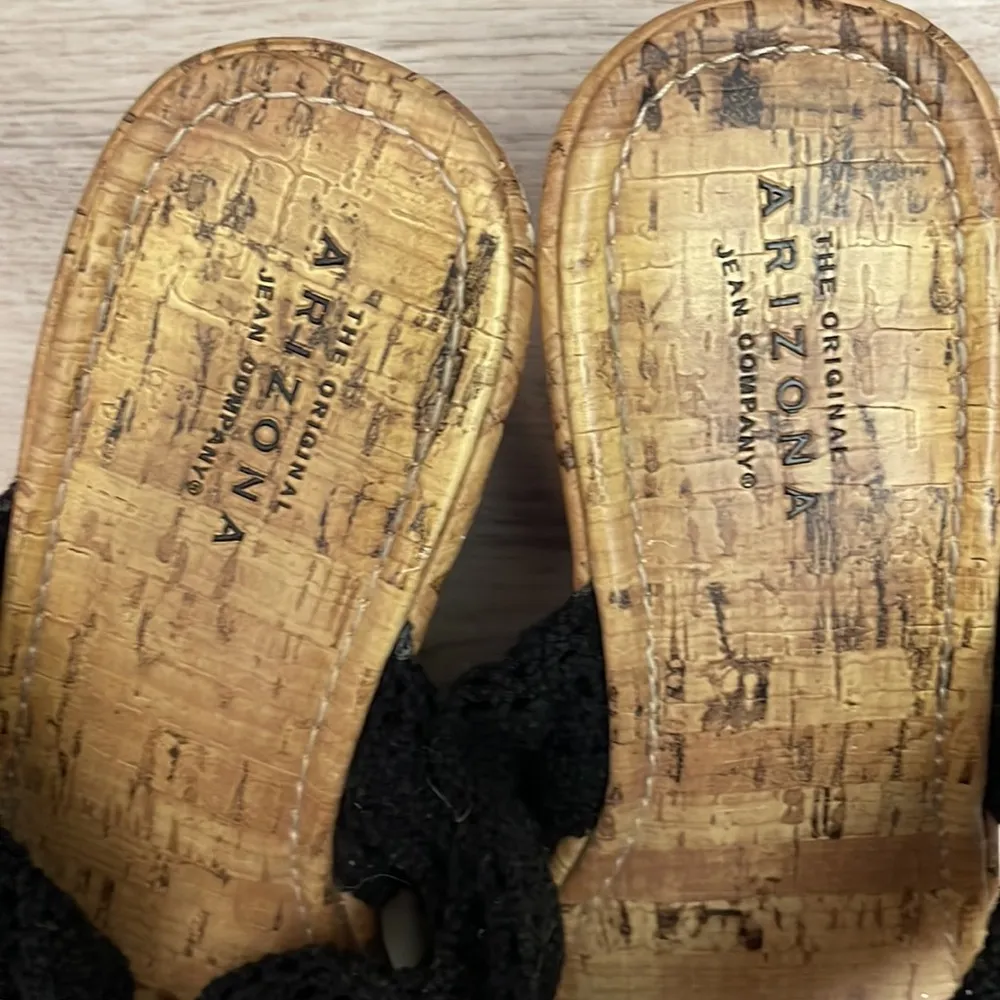 Arizona Jean Company Black Crochet Strap Cork Wedge Sandals Size 8 - Image 3