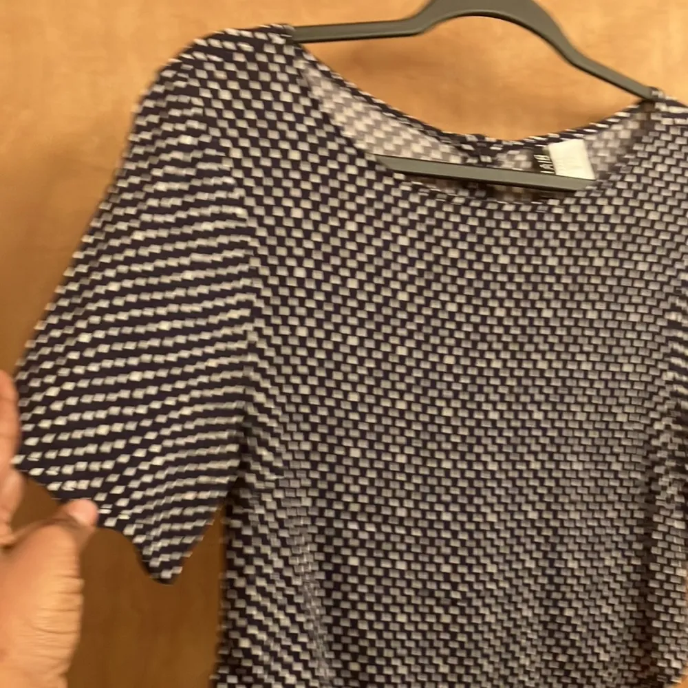 H&M Divided blue and white dot cropped top woman’s size 4 (small) - Image 4