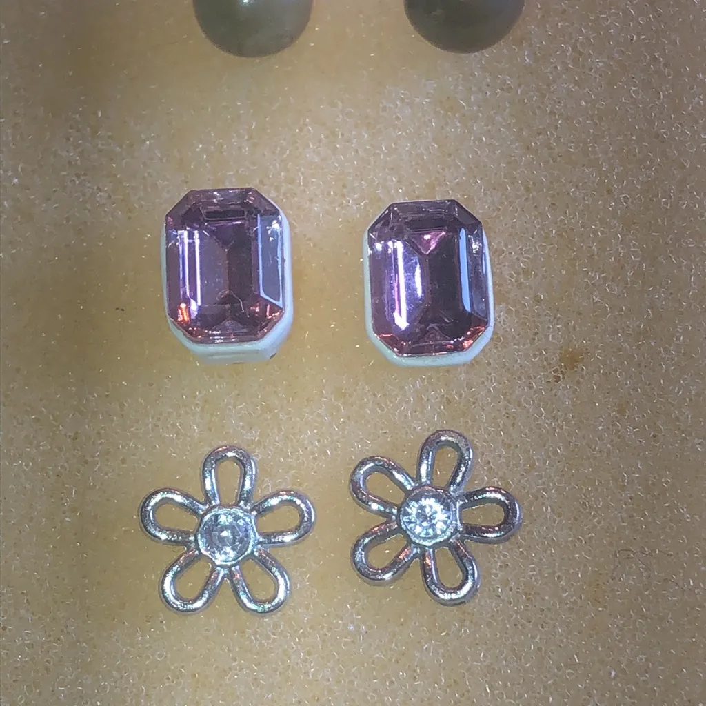 Set of Four Pairs of Vintage Boho Floral Stud Earrings Yellow - Image 3