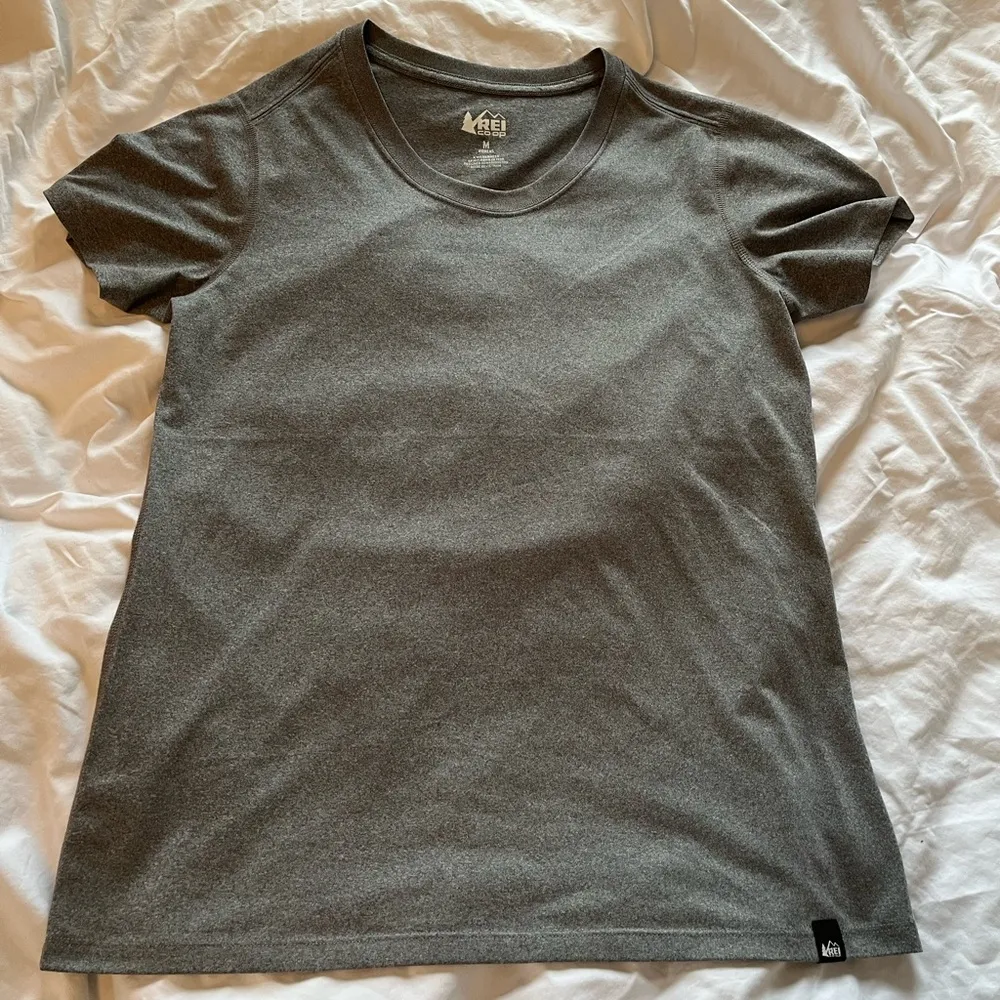 Never worn: gray REI athletic T shirt Size M - Image 2