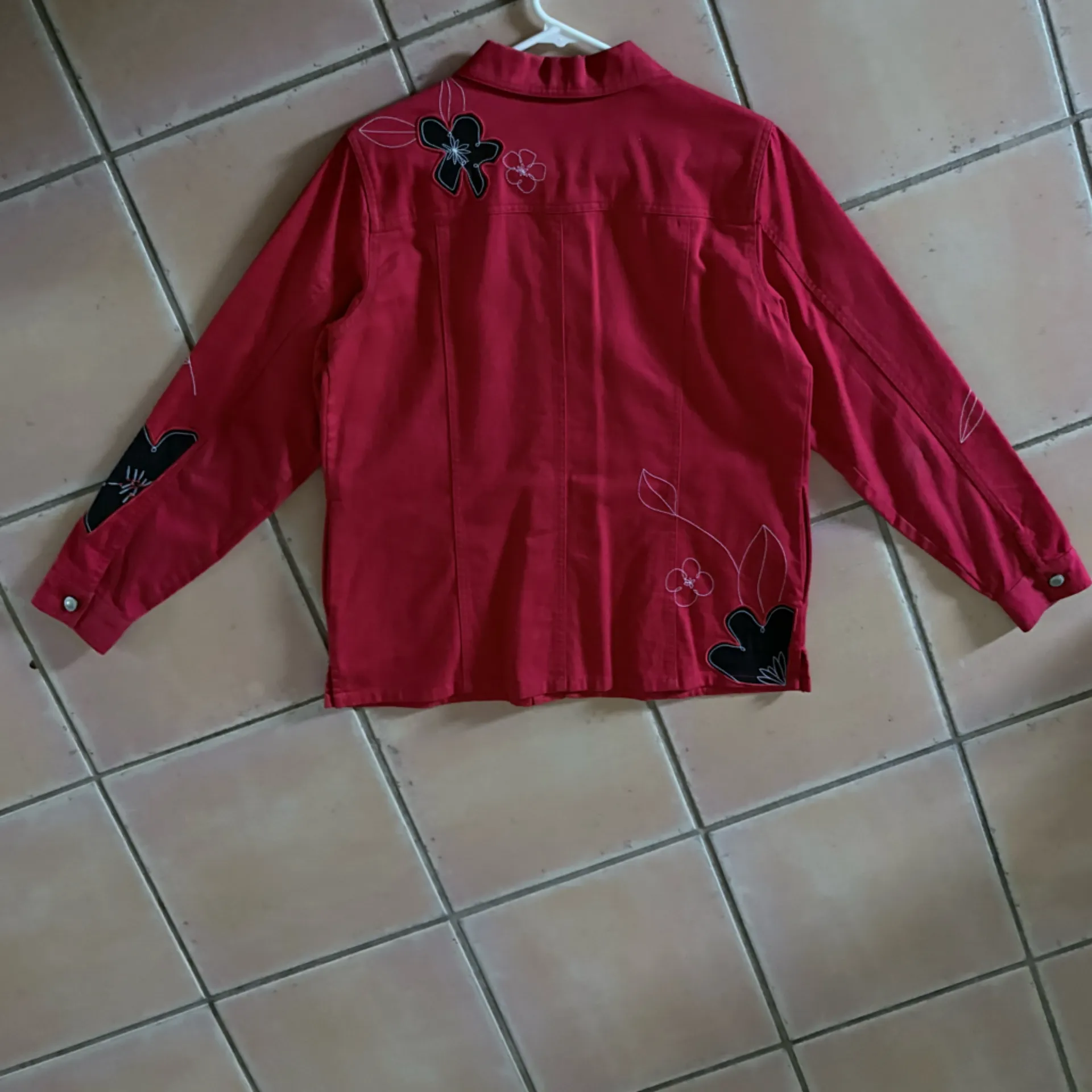 Coldwater Creek Red Jean Jacket with Black & white floral embroidery design M - Image 6