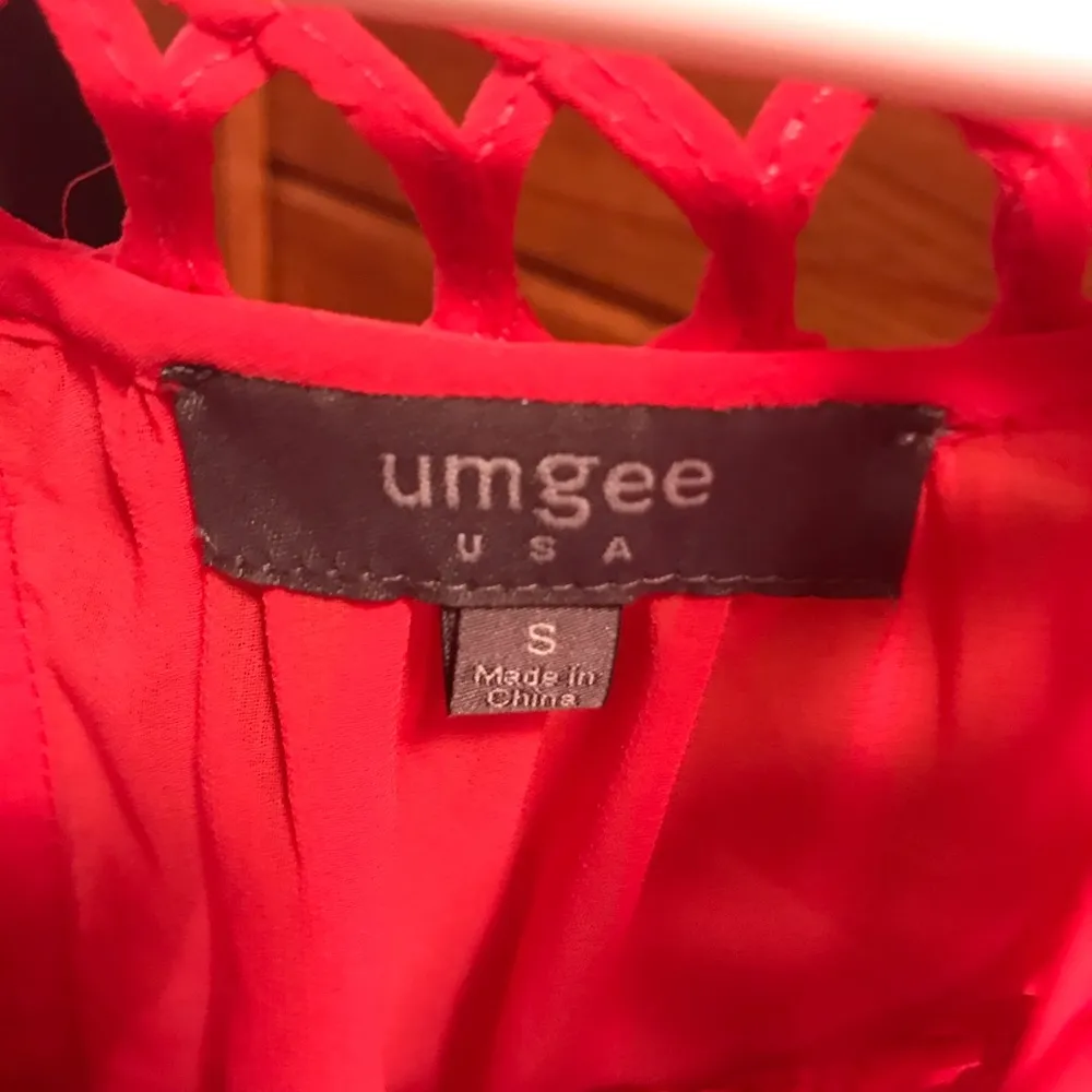 Umgee dressy blouse coral color size small - Image 2