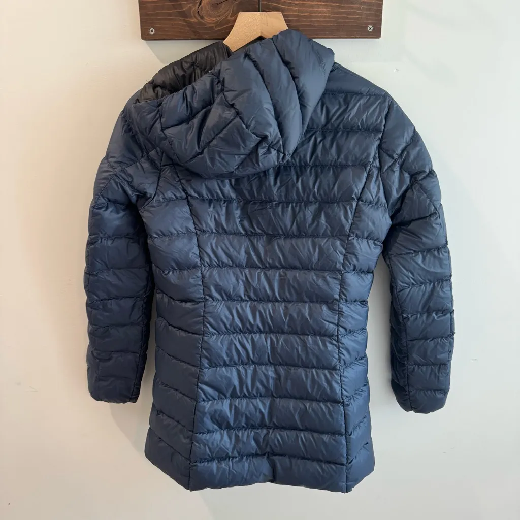 Eddie Bauer Women's CirrusLite Hooded Down Puffer Jacket Navy Small - Image 4