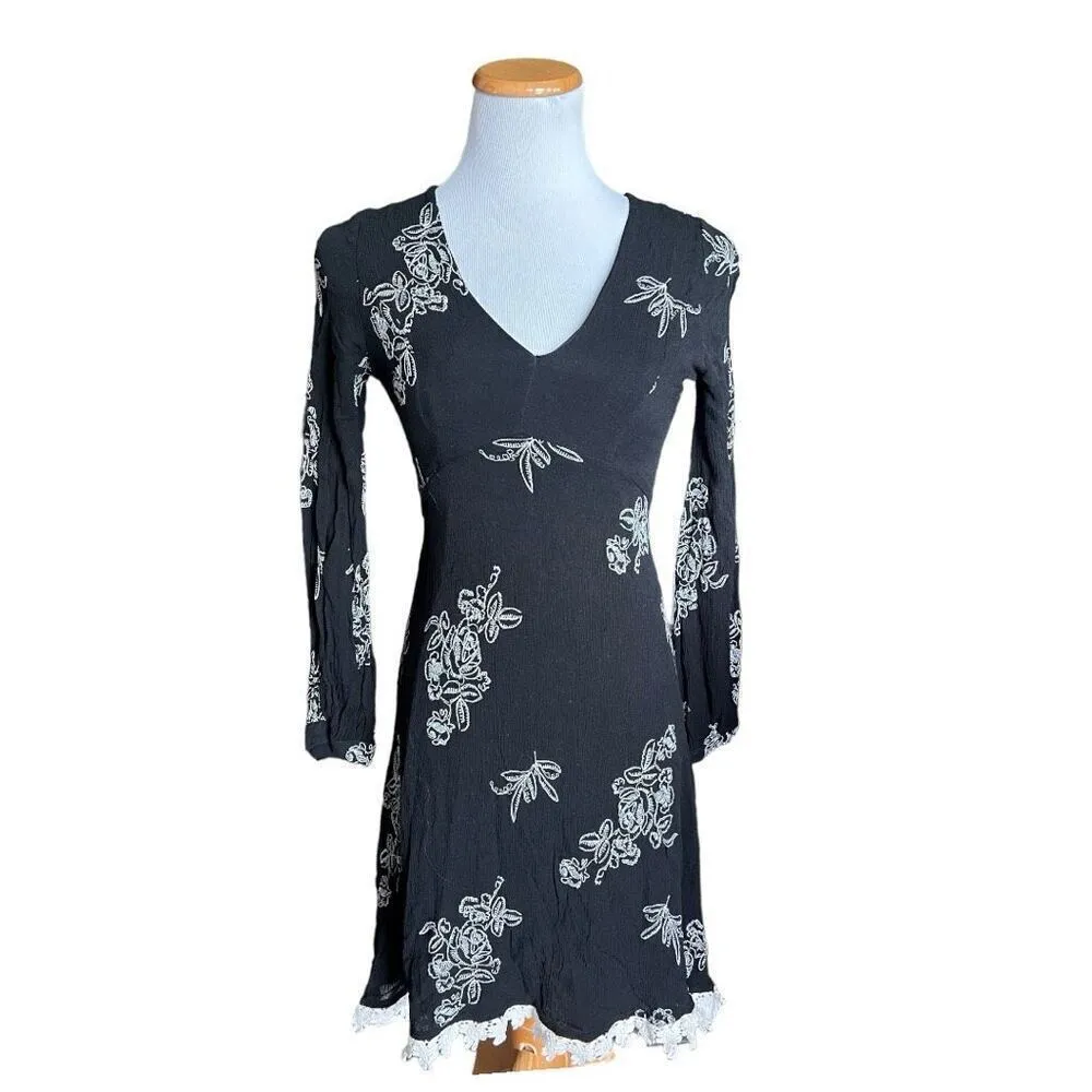 Womens Altar’d Altard State Black Floral Lace Hem Long Sleeve V Neck Dress  Sz S - Image 2