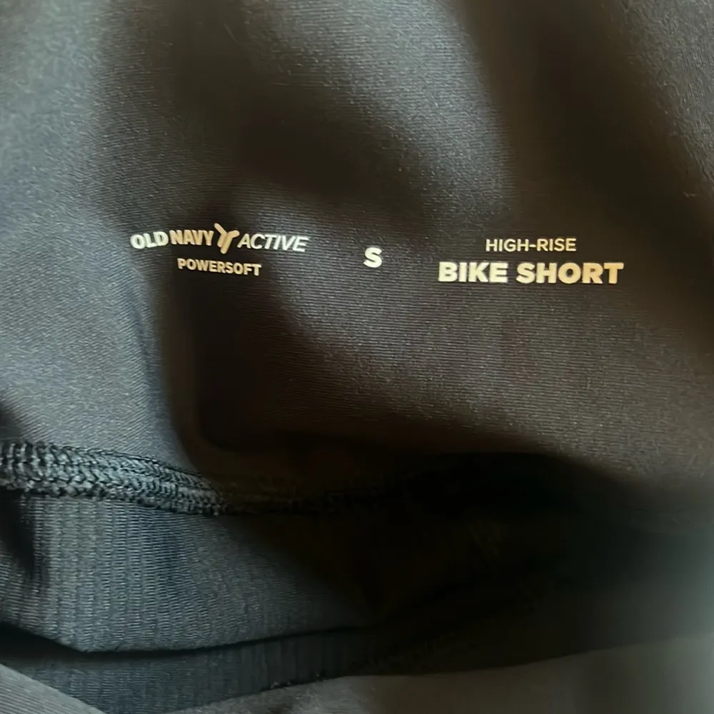Old Navy Active Black Ribbed Pocket High-Rise Bike Shirts Women’s Size Small - Image 3