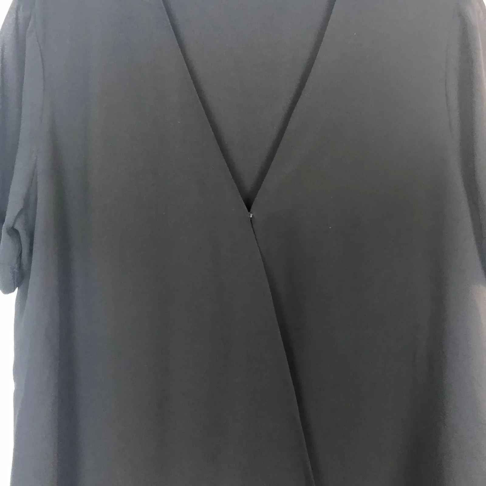 Naked Zebra Workwear V-Neck Short Sleeve Wrap Top Size Medium - Image 4