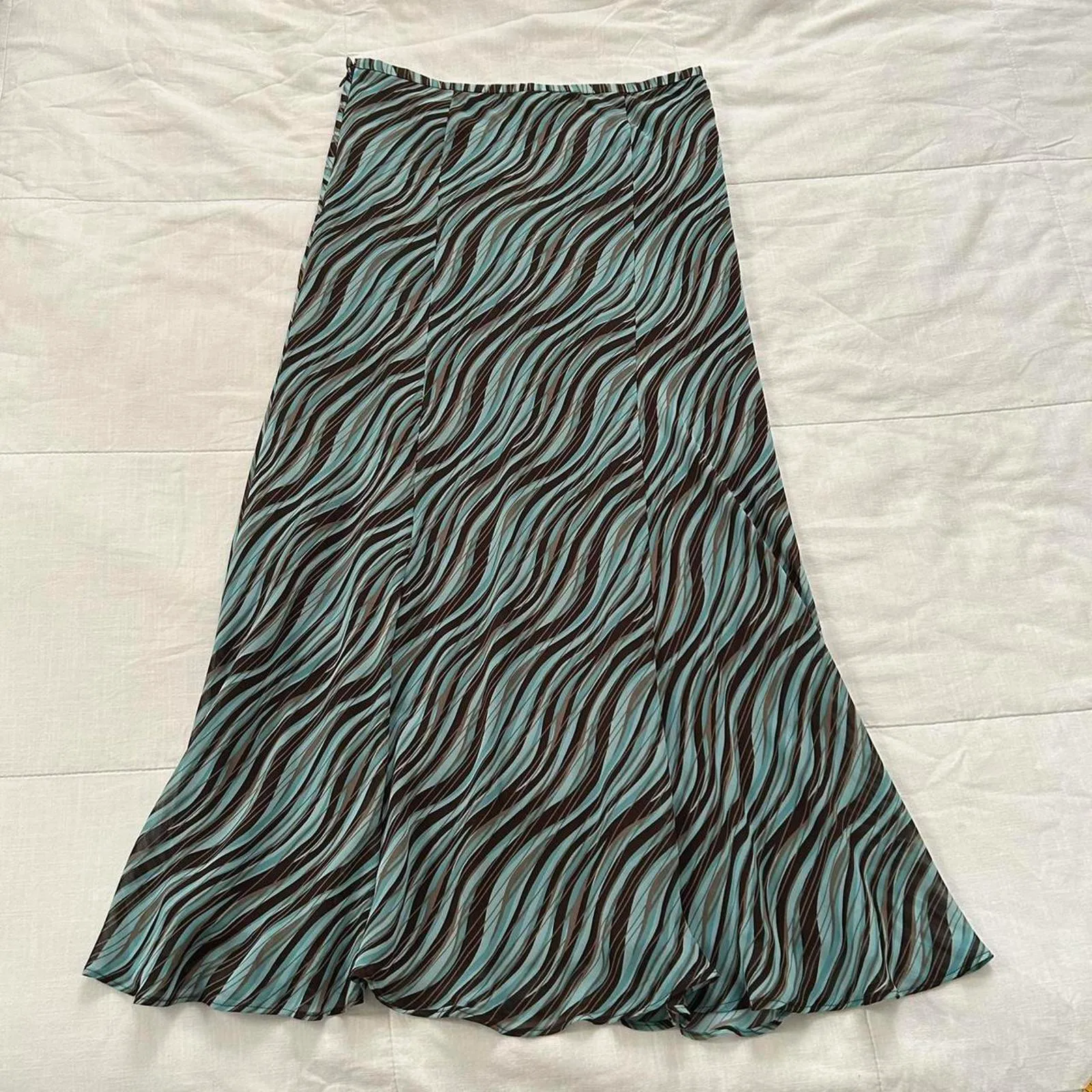 Y2K Blue and brown swirl print flirty midi skirt Size 4 - Image 4
