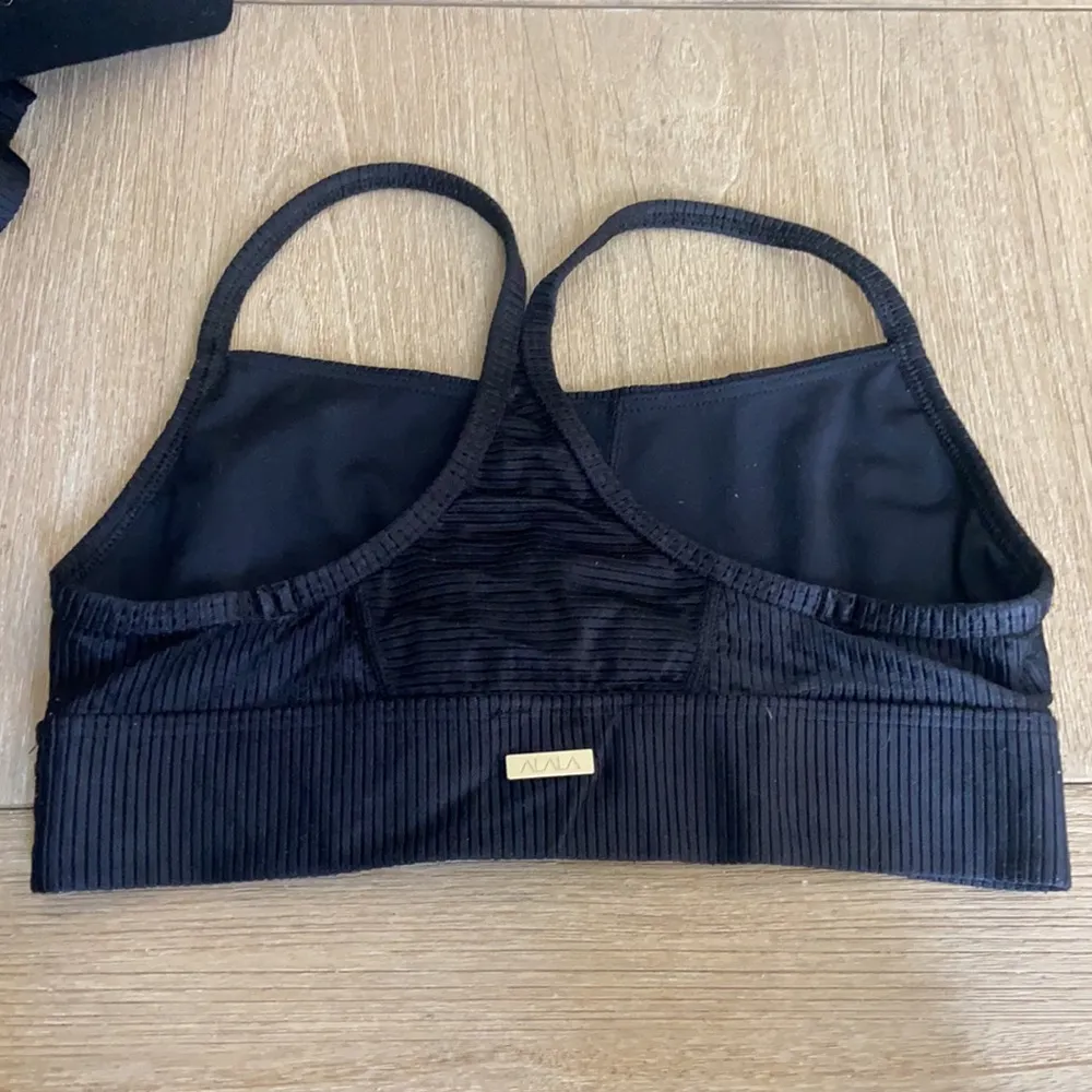 Black sports bra - Image 2