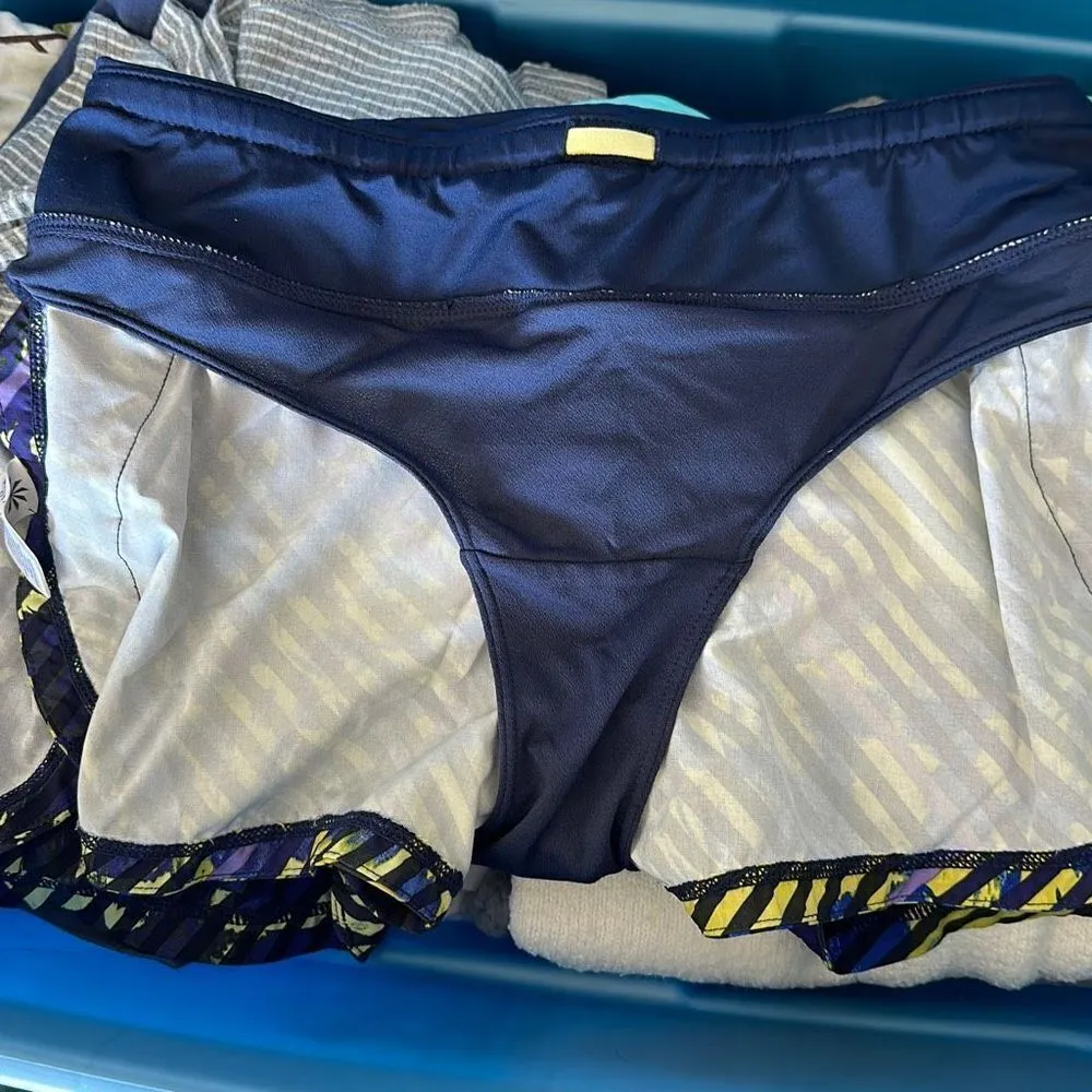 Athleta Pulse Printed Running Shorts Size Small - Image 7