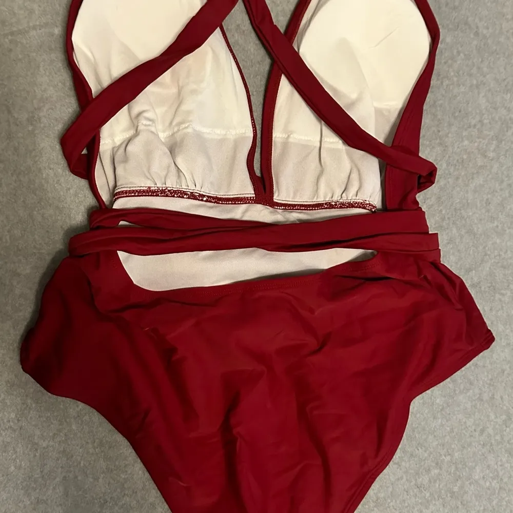 NWT CUPSHE One Piece Swimsuit Sexy Deep V Neck Crisscross Back red size L - Image 4