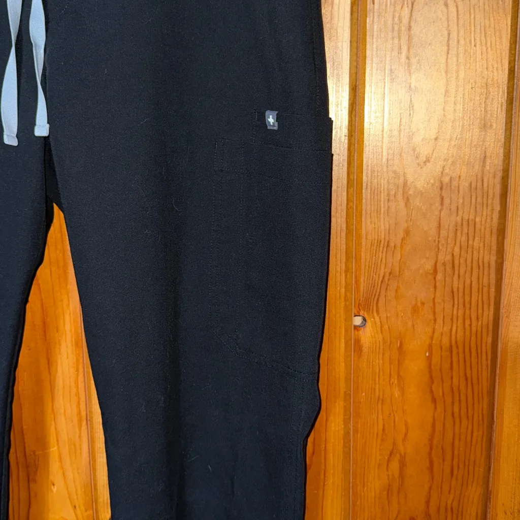 Figs Women's Yola Skinny Scrub Pants Black Size medium/T nurse scrub pants - Image 3