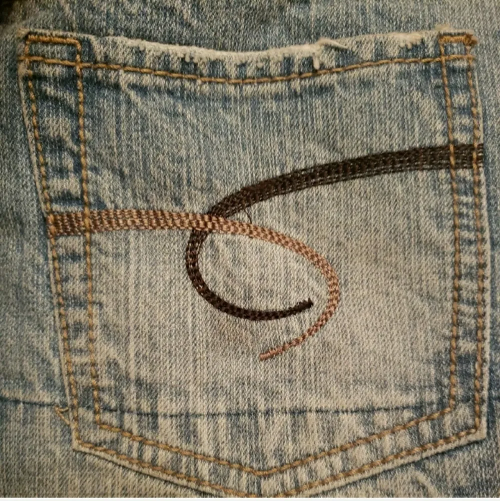 Vanilla Star y2k embroidered denim mini skirt - Image 6