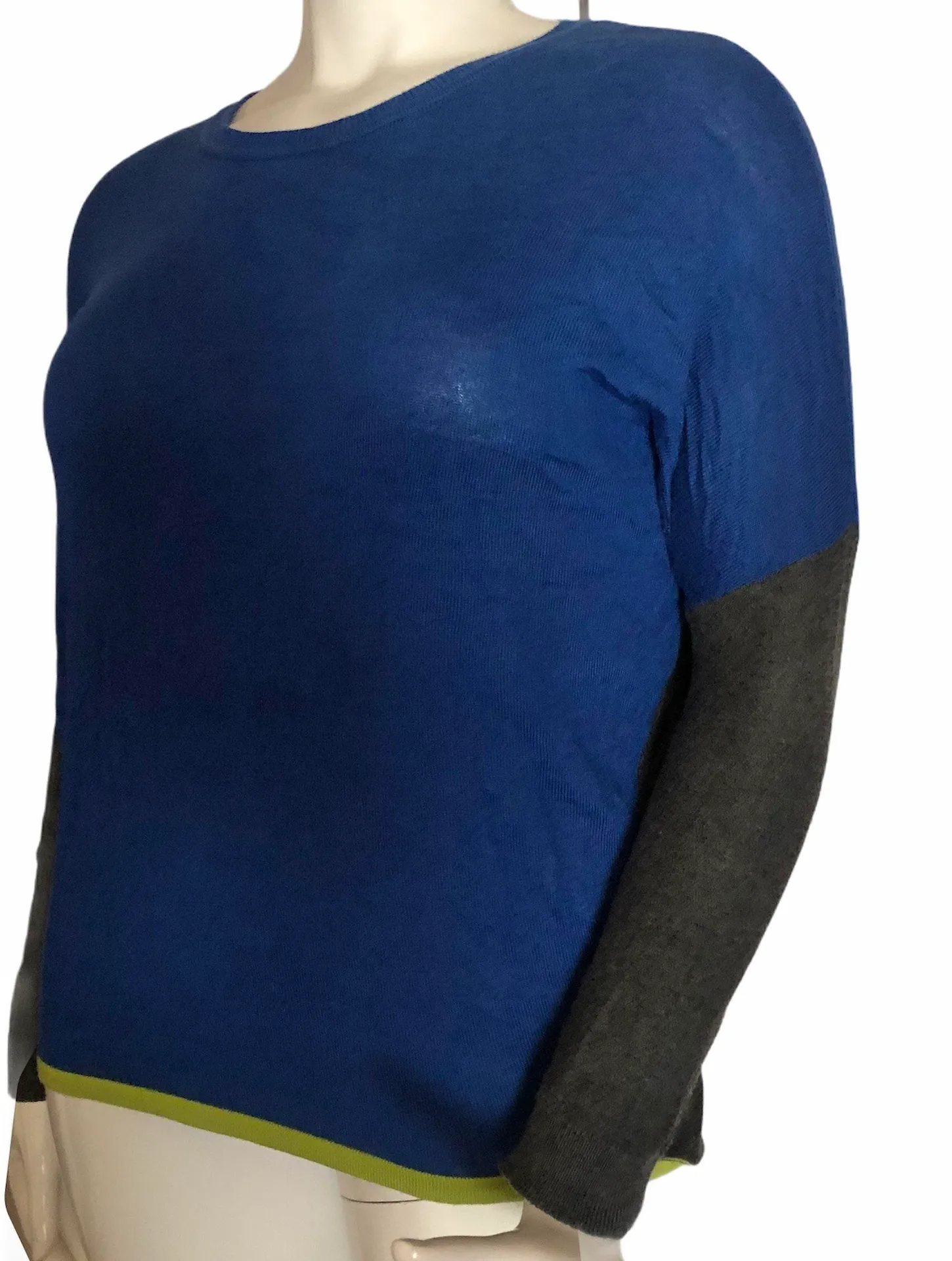 Romeo & Juliet Couture High Low Hem Sweater - Image 2