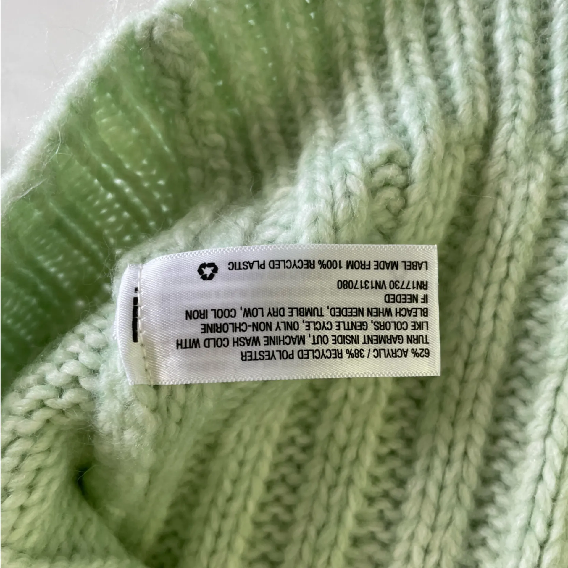 A New Day Light Green Cableknit Cropped Crewneck Sweater Size Small - Image 7