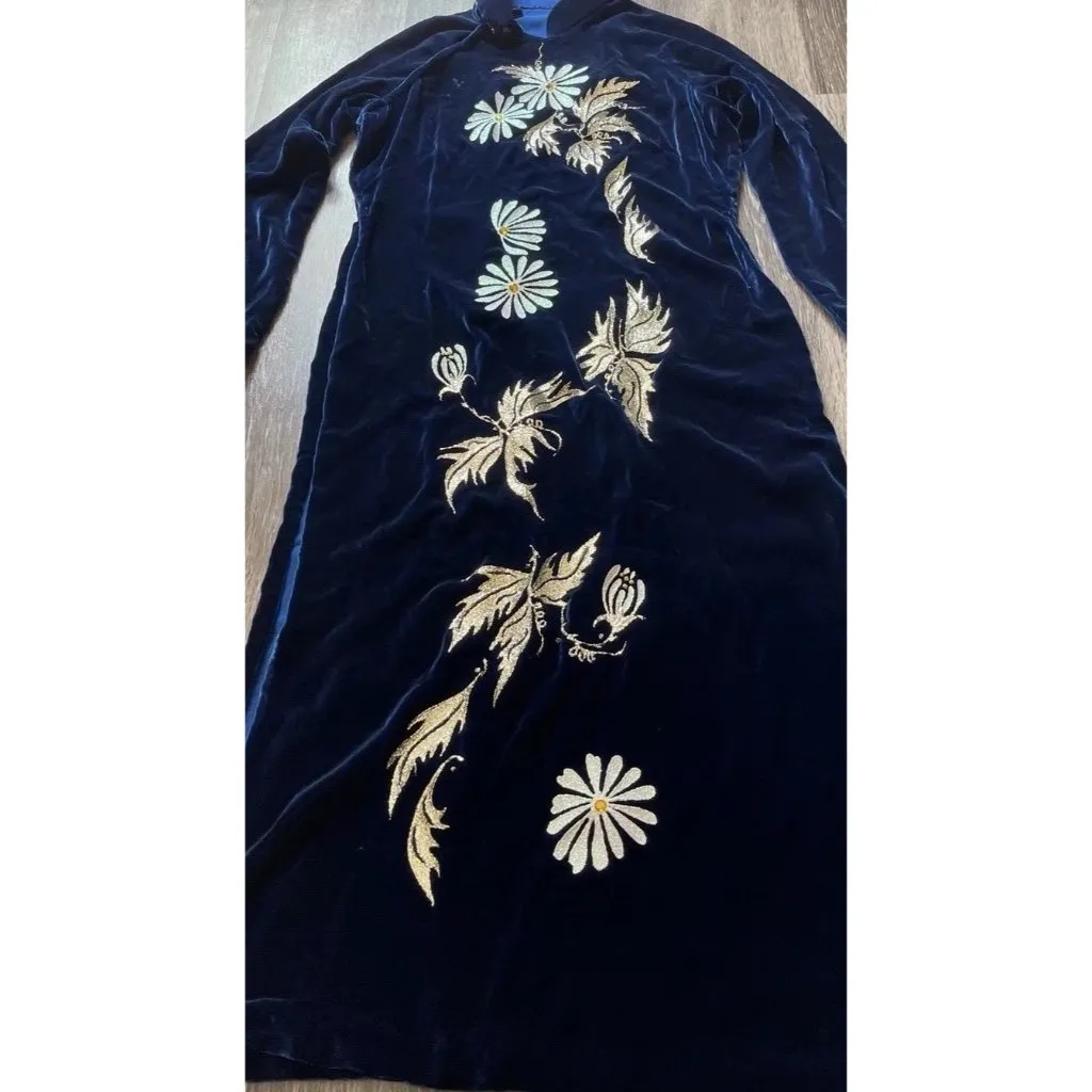 Vintage Cheongsam Long Dress Sz S Blue Velvet Asian Mandarin White Daisy Sparkle - Image 2