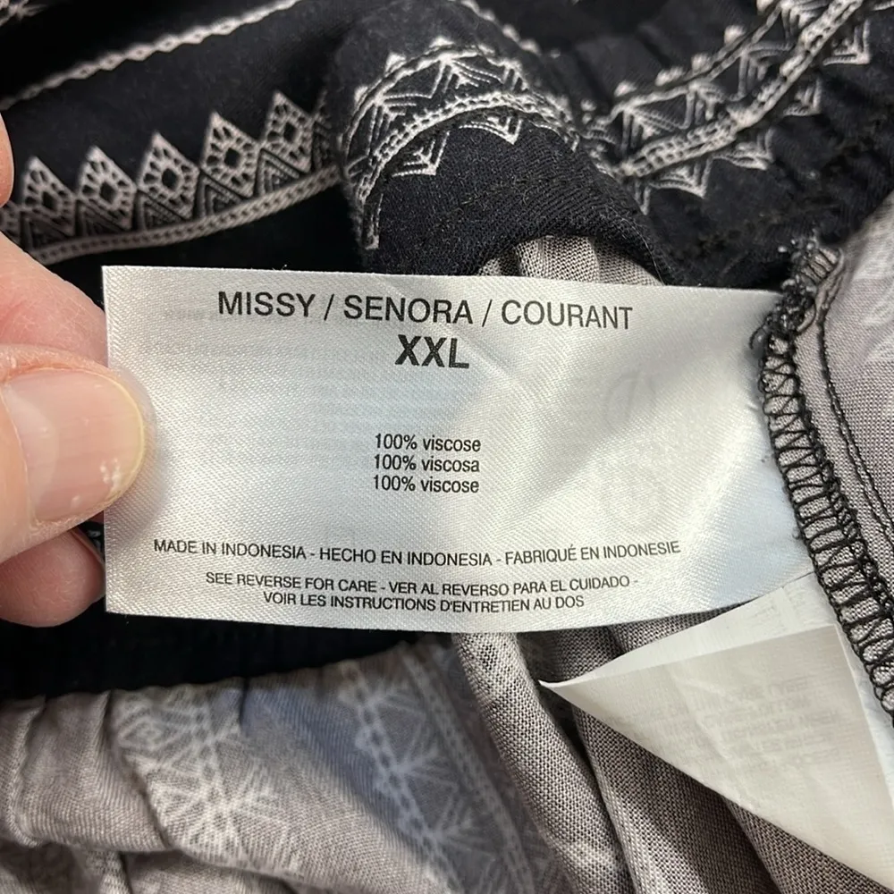 Jessica Simpson NWT Black and Off White Cadie Pull On Crop Ankle Pants - Image 11