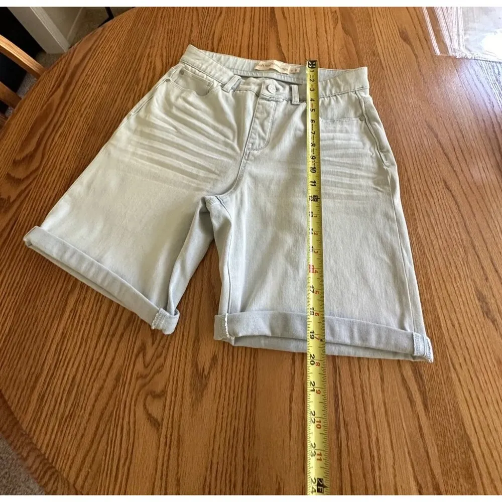 Soft Surroundings Women's Light Blue Denim Shorts M Relaxed Fit Rolled Cuffs - Image 4