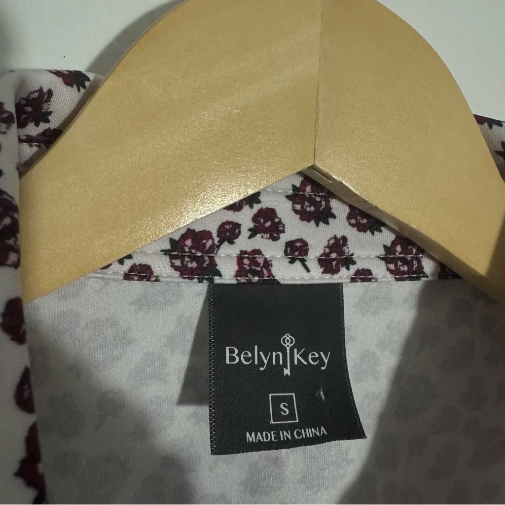 NWT Belyn Key Cutaway Sleeveless Golf Polo Tank Stem Floral White‎ Pink Small White - Image 8