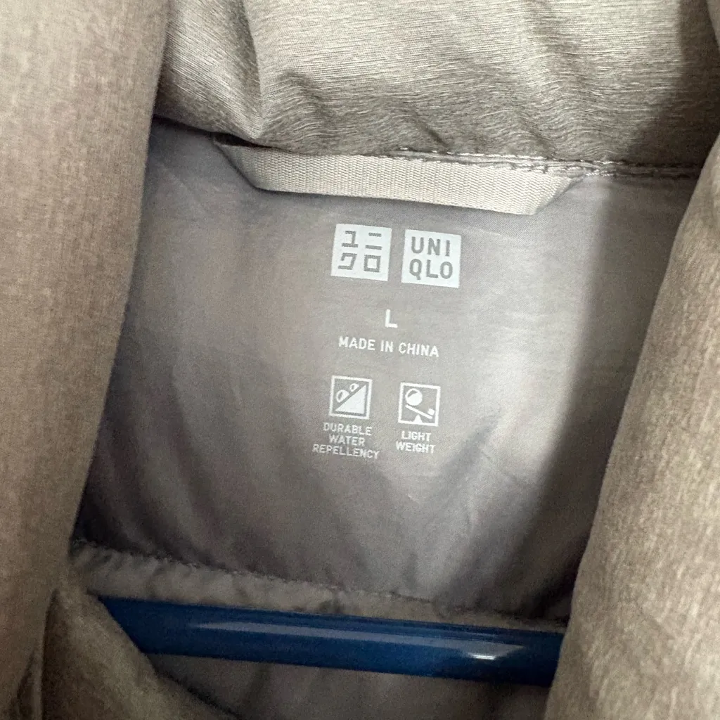 Uniqlo Ultra Light Down Vest size L grey - Image 6