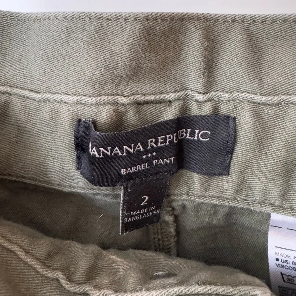 Banana Republic Olive Green Tie Belt Barrel Pant Size 2 - Image 3