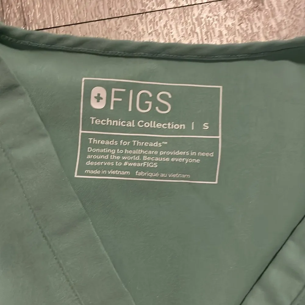 jade Casma 3 pocket jade scrub top - Image 3