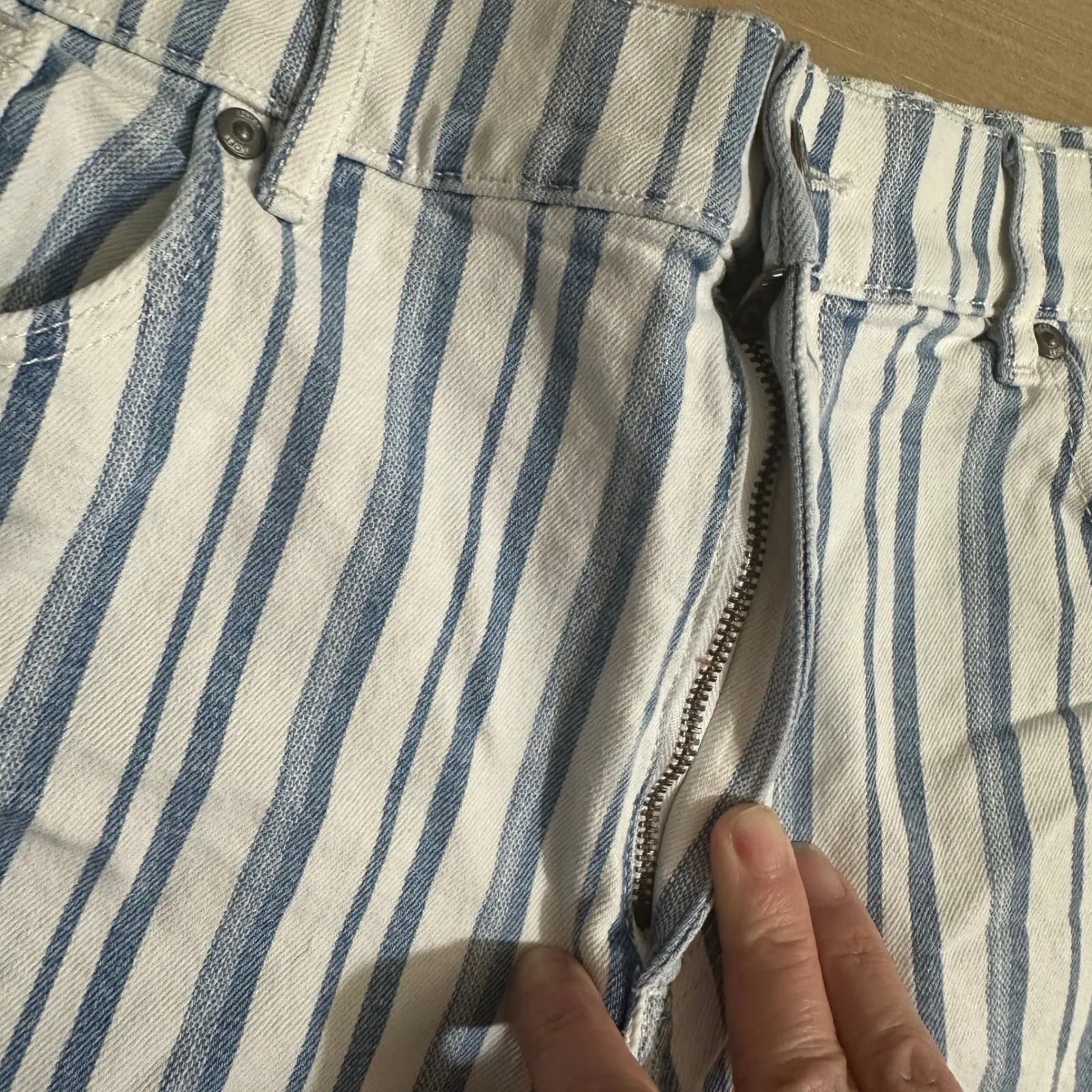 Made And‎ Loved Loft Denim Shorts 31/12 Blue White Striped Denim Cut Off Shorts - Image 5