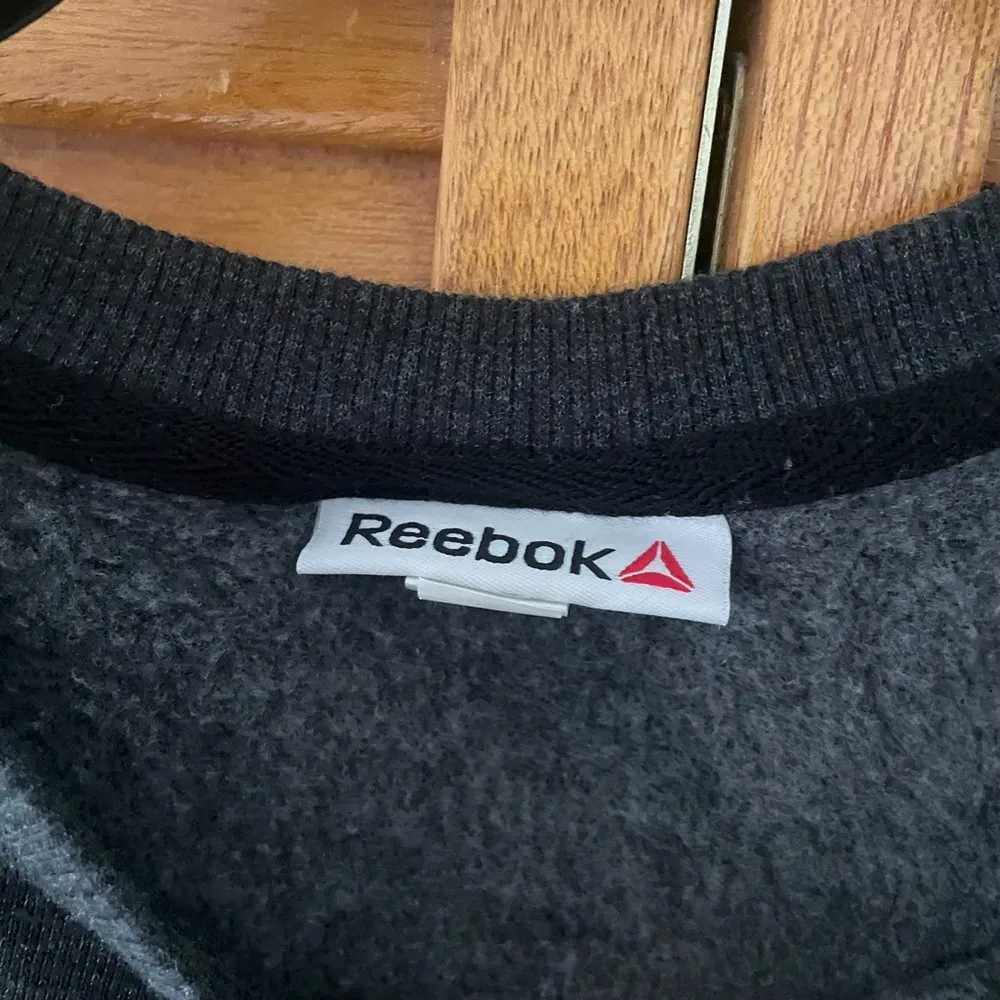 Reebok Women’s Black Graphic Athletic Crewneck Sweater Sz M - Image 4