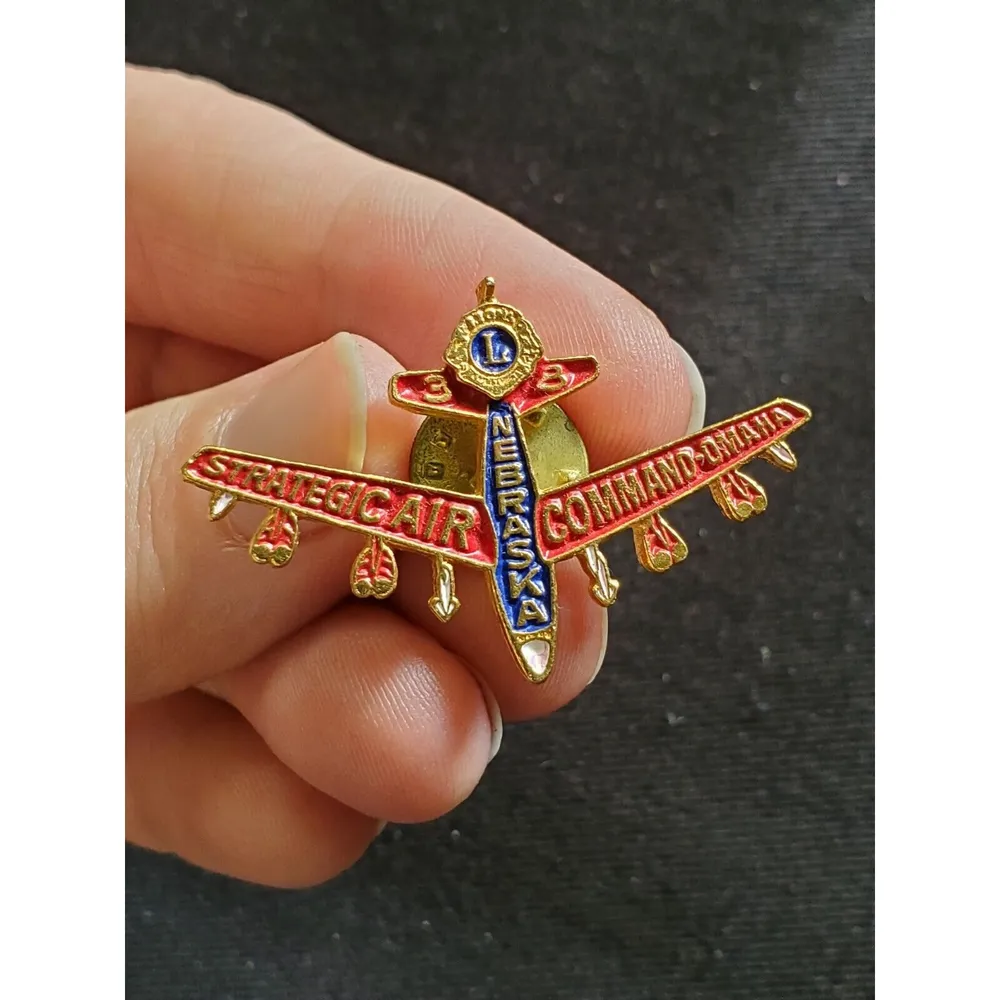 VTG Nebraska Strategic Air Command Omaha Plane Lions Club Pin 38 Red Blue - Image 3