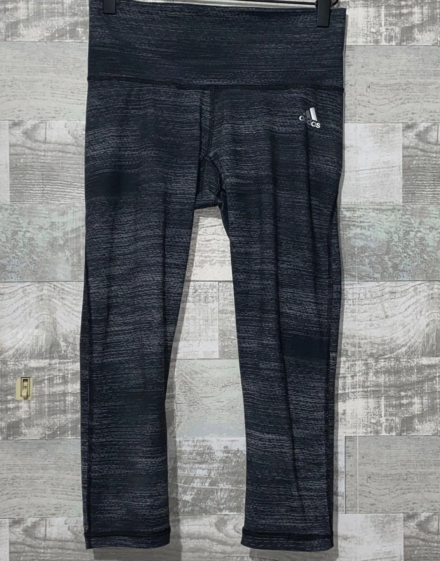 Adidas Mid Rise Performer 3/4 Capri Leggings Small - Image 2