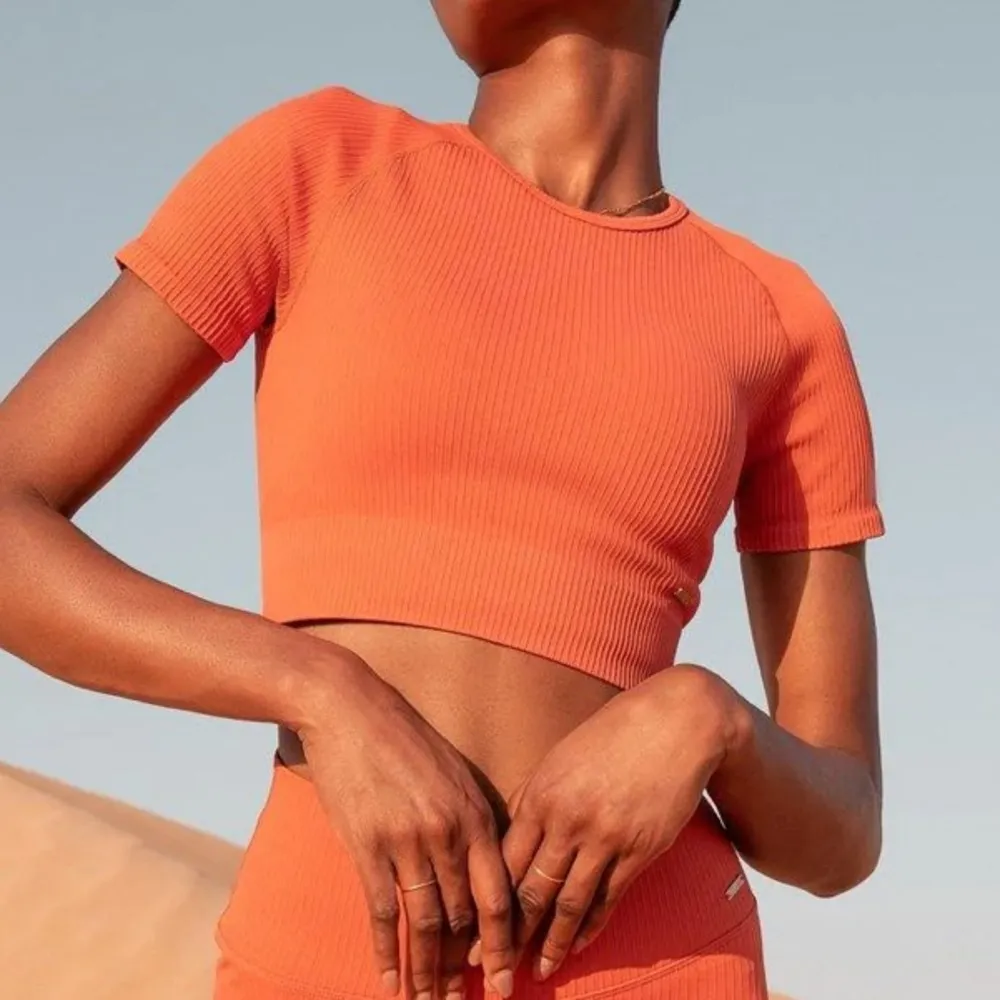 Lilia's Active Ribbed Knit Crop Tee in Sunset - Image 5