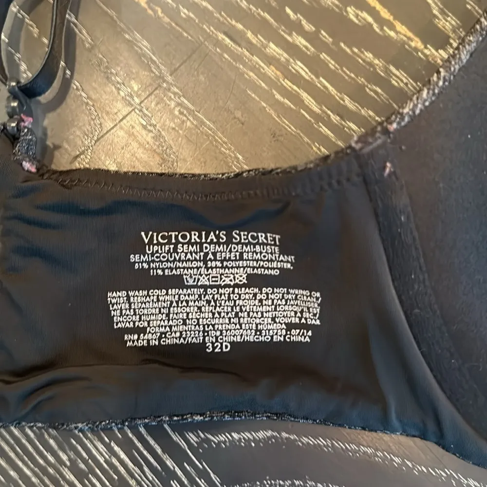 Victoria’s Secret uplift semi-Demi size 32D - Image 6