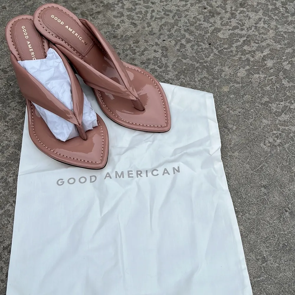 Good American
Clear Block Heel Thong Sandals - Image 5