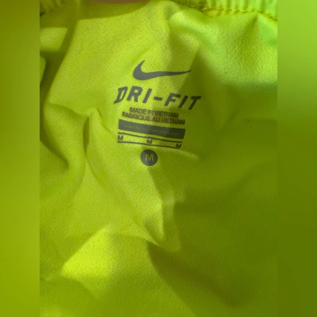 Nike Women's Neon Yellow Athletic Shorts Size Small - Image 5