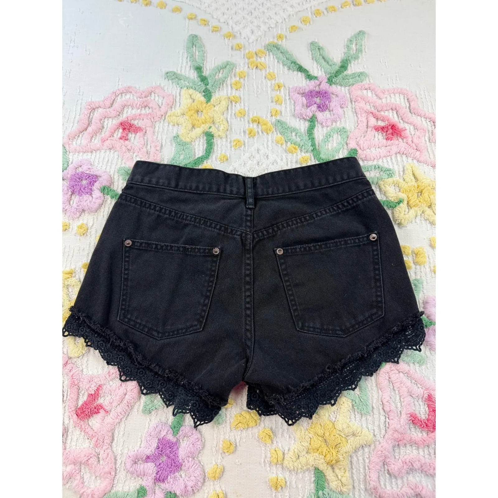 Free People Black Lace Trim Denim High Rise Cutoff Shorts Women's‎ Size 25 - Image 2