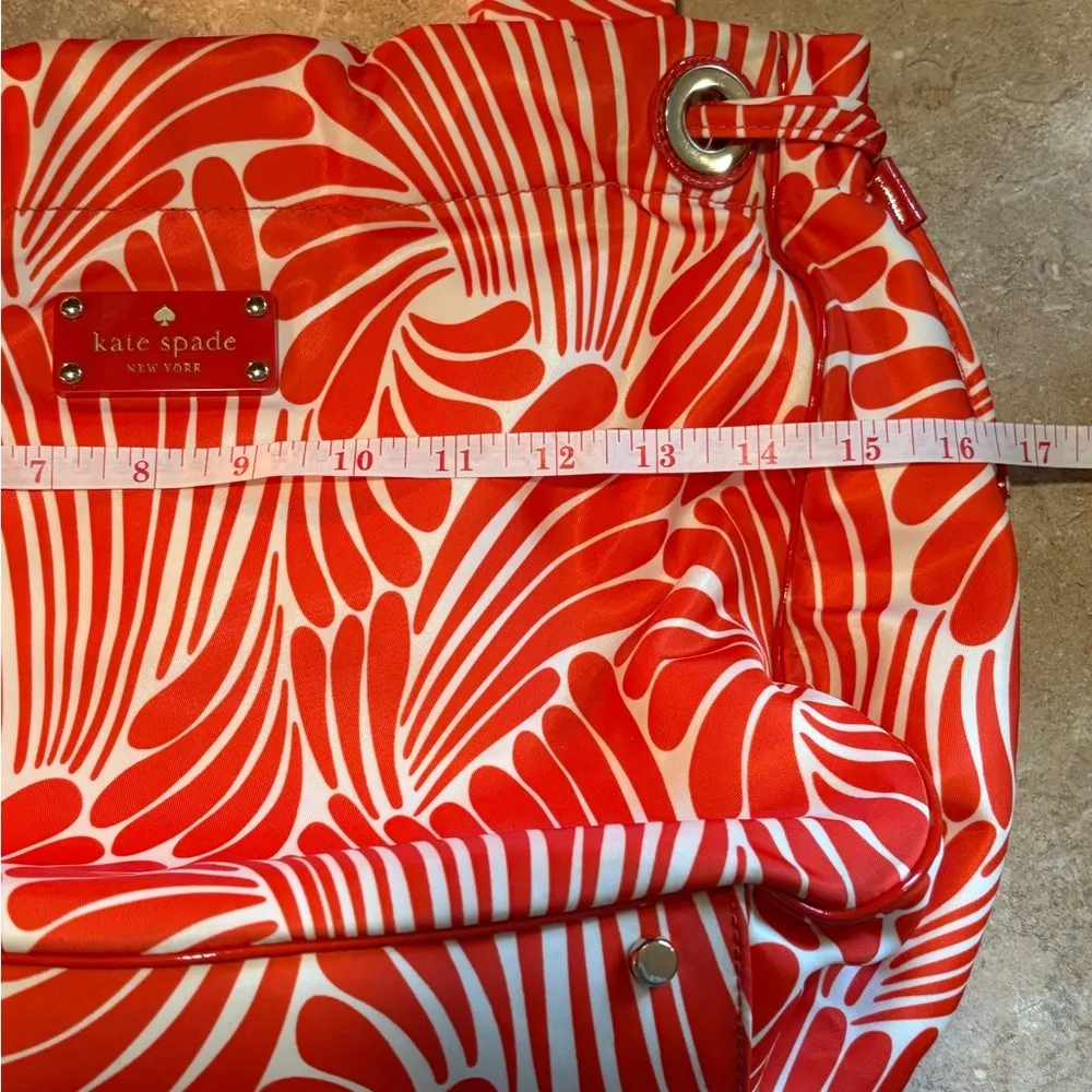 Kate Spade Tote with a coral Bold Pattern. - Image 13