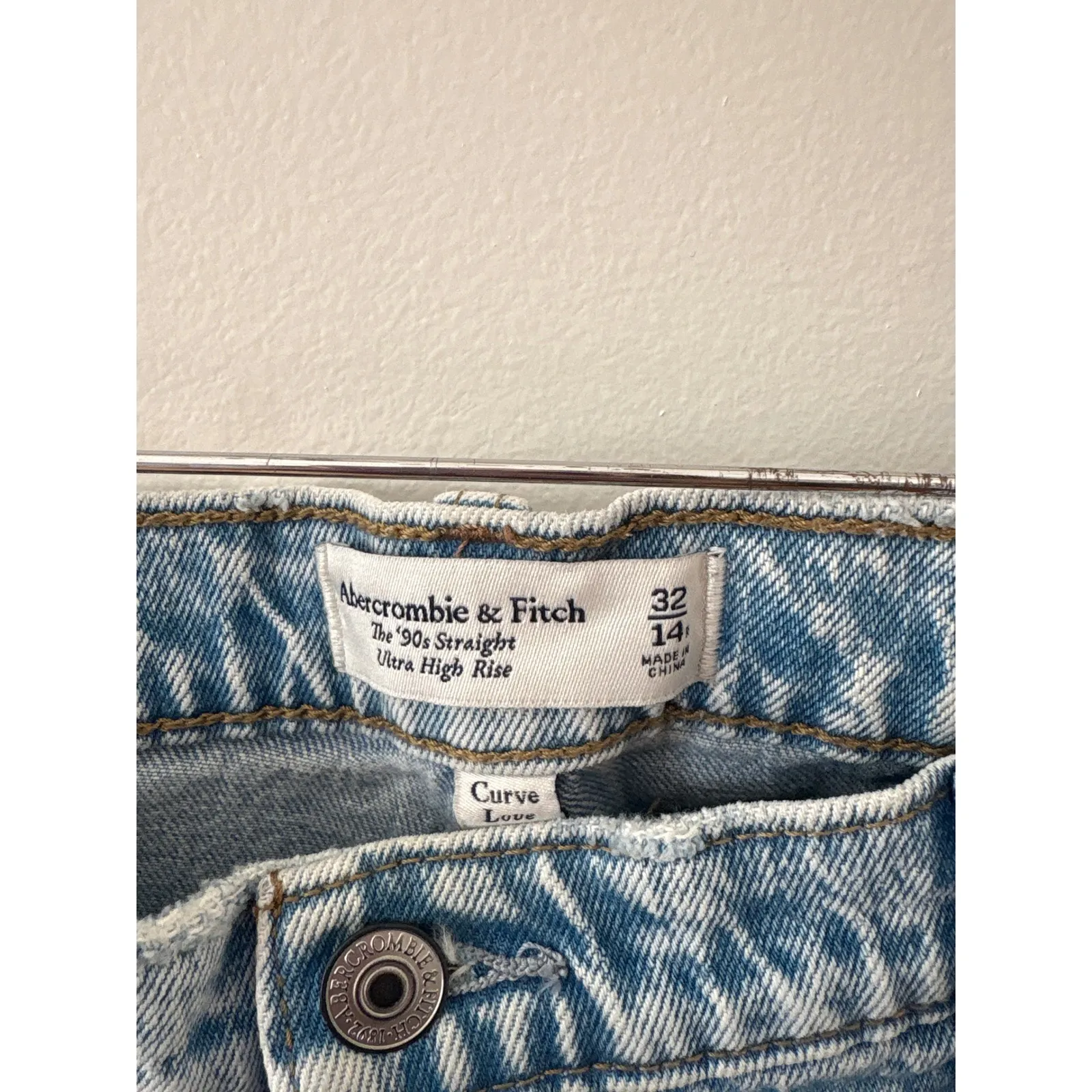 Abercrombie & Fitch‎ Curve Love The 90's High Rise Straight Jean Size 32/14 - Image 2