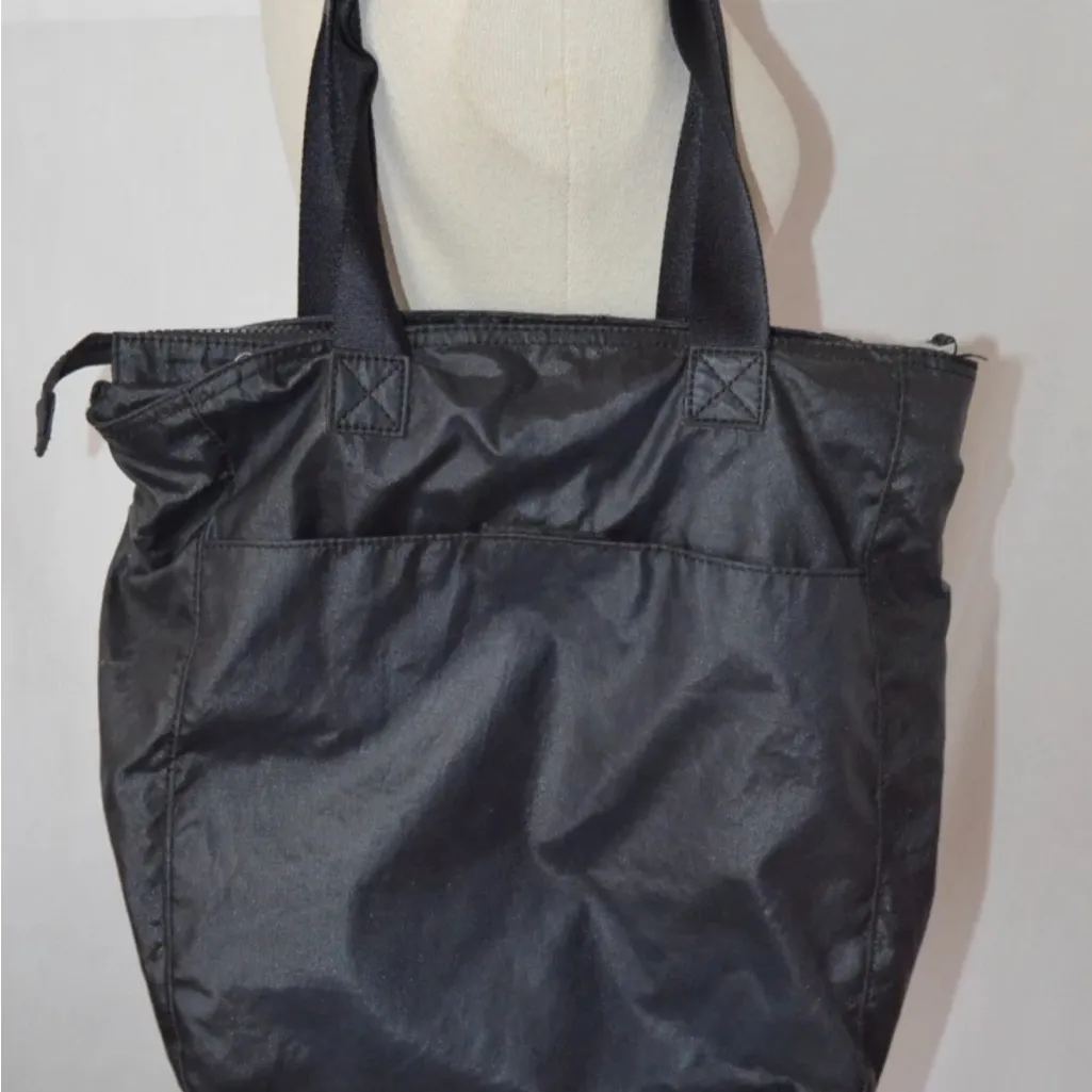 Juicy Couture Tote Bag Purse Black 100% PU Shell Rubber Pink Lips Kiss Emblem - Image 3