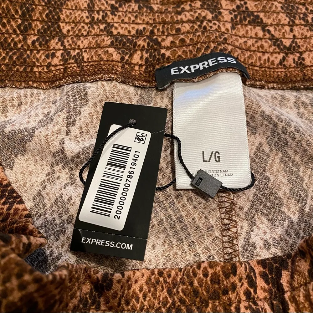 NWT Express Women’s Brown Snake Print Pants with Pockets Size Large - Image 4