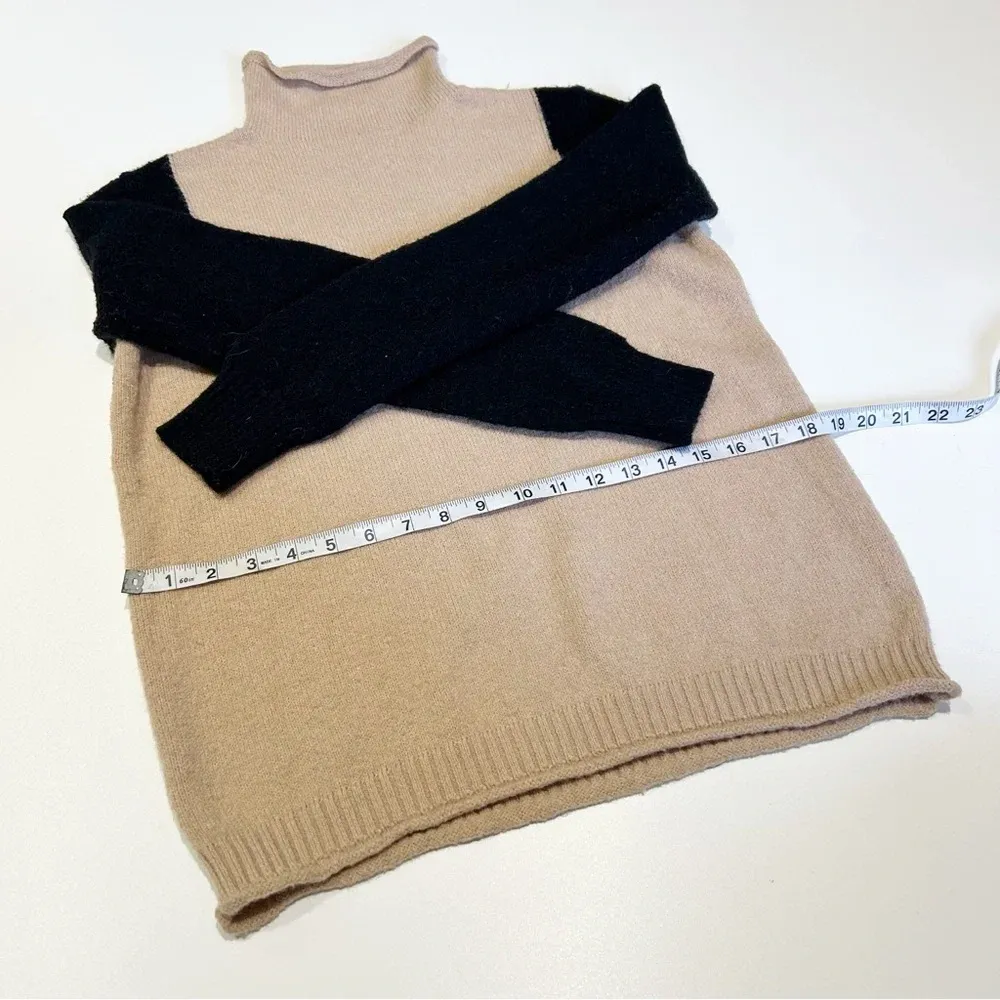 On Trend Cream and Black Turtleneck Sweater Tan Size M - Image 7