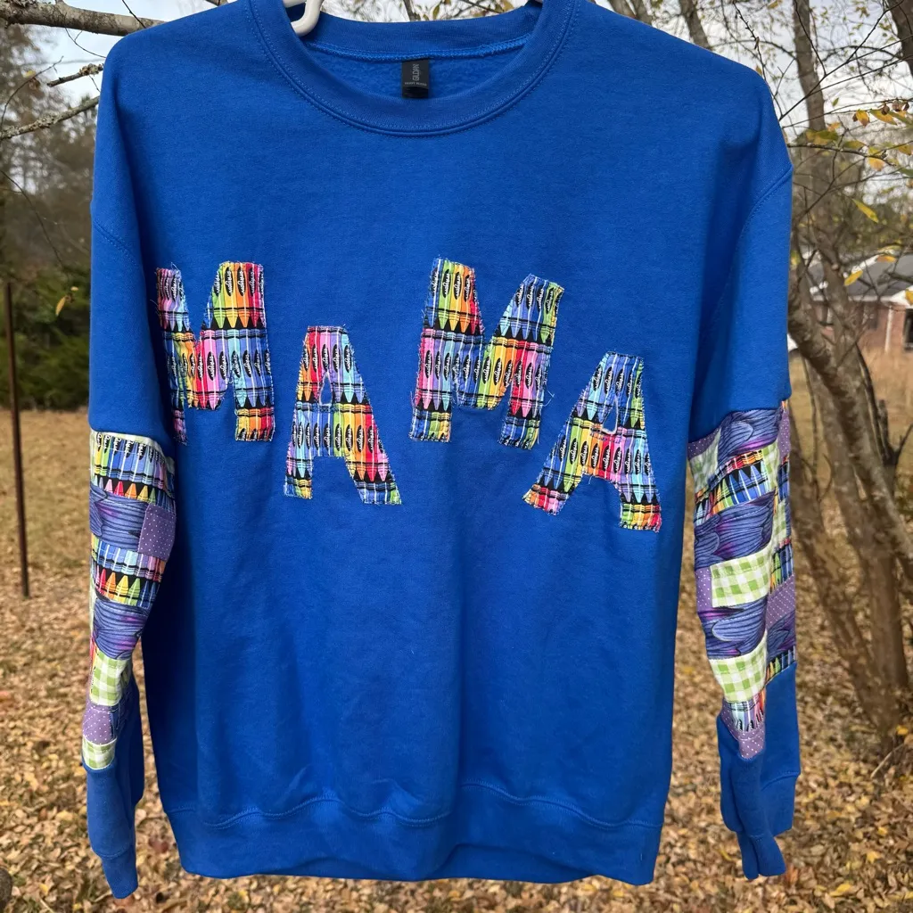 Gildan Blue Mama Sweatshirt with Colorful Crayon Patchwork Pattern Size Large - Image 3