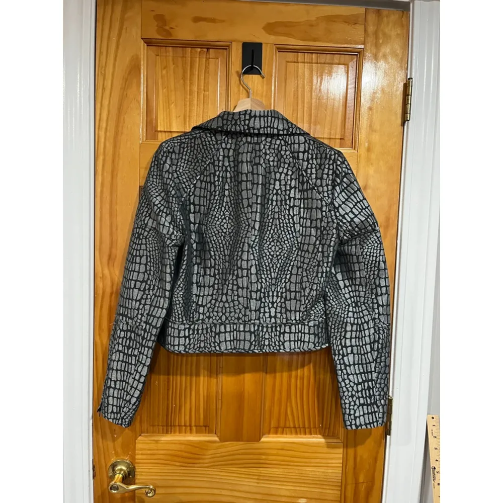 New with Tag Diane Von Furstenberg DVF Angie Alligator Print Jacquard Crop Moto - Image 5