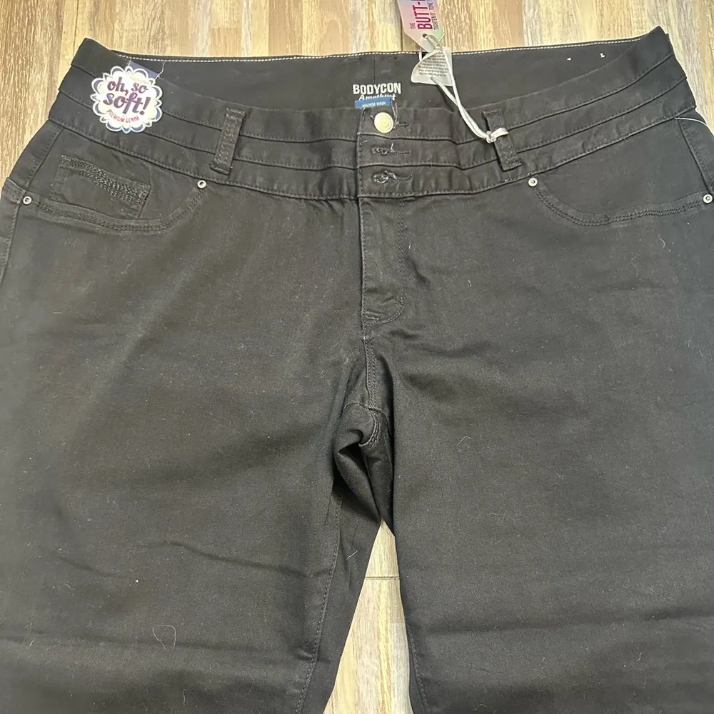 NEW Bodycon Amethyst Black Jeans, Size 24 - Image 3