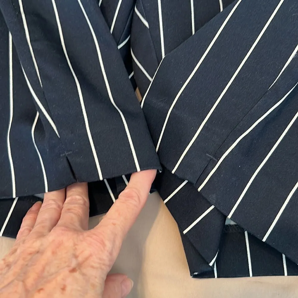 Reitmans sz9 juniors navy white strip stretchy zip front belt loops shorts EUC Blue Size undefined - Image 10