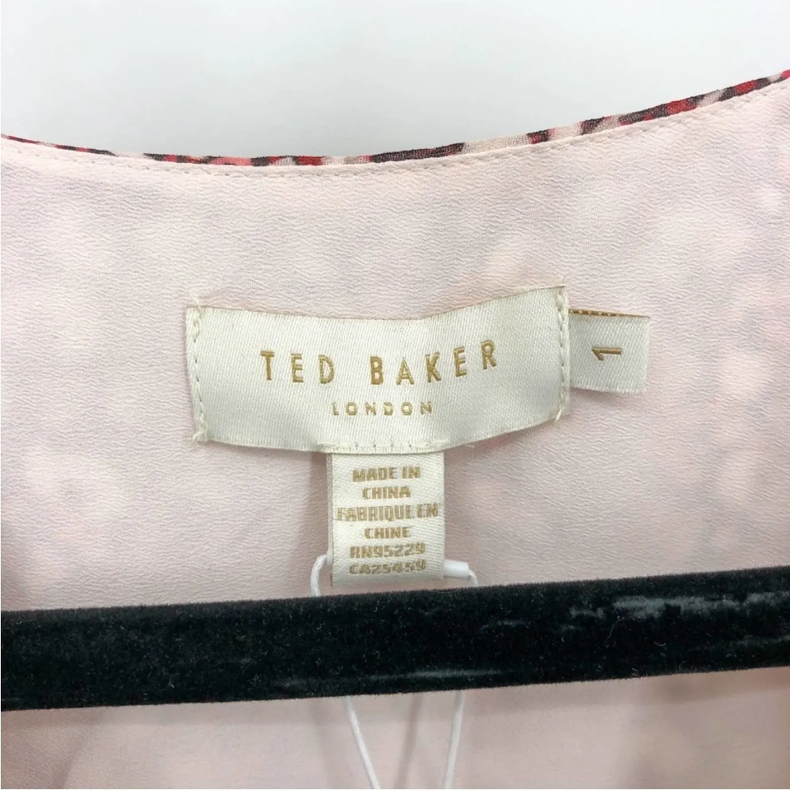 Ted Baker Pink Vallyy Floral Long Sleeve V-Neckline
Draped 1 Midi Dress NEW 0-2 - Image 9