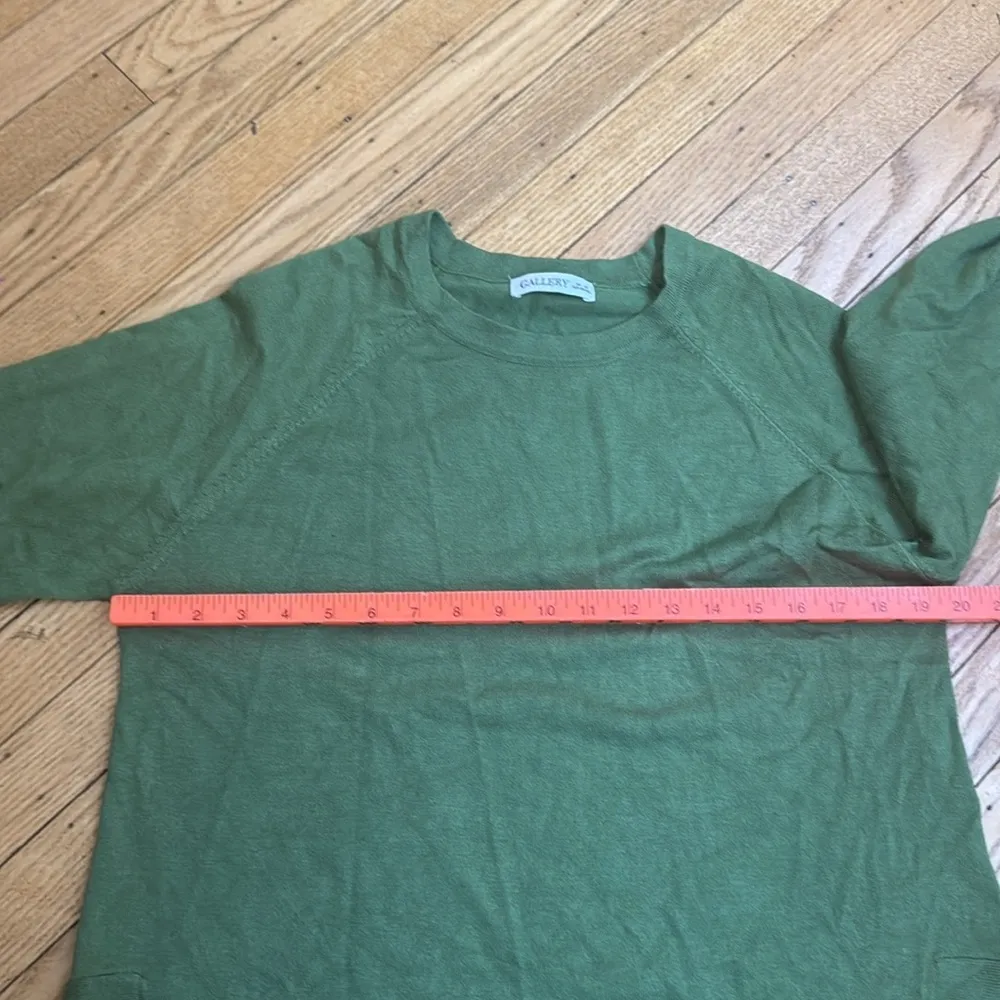 Gallery  green round split hem size medium - Image 5