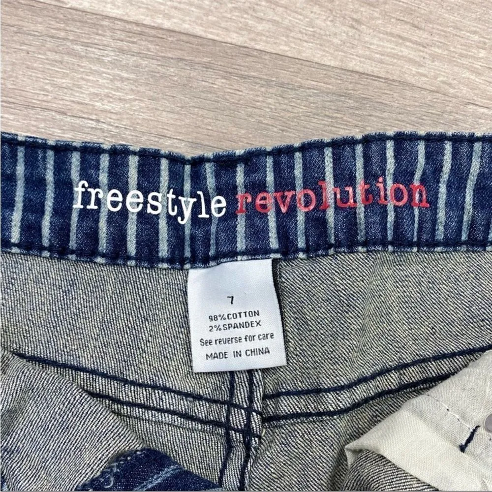 Freestyle Revolution Pinstriped Raw Hem High Rise Jean Shorts‎ Juniors 7 - Image 6
