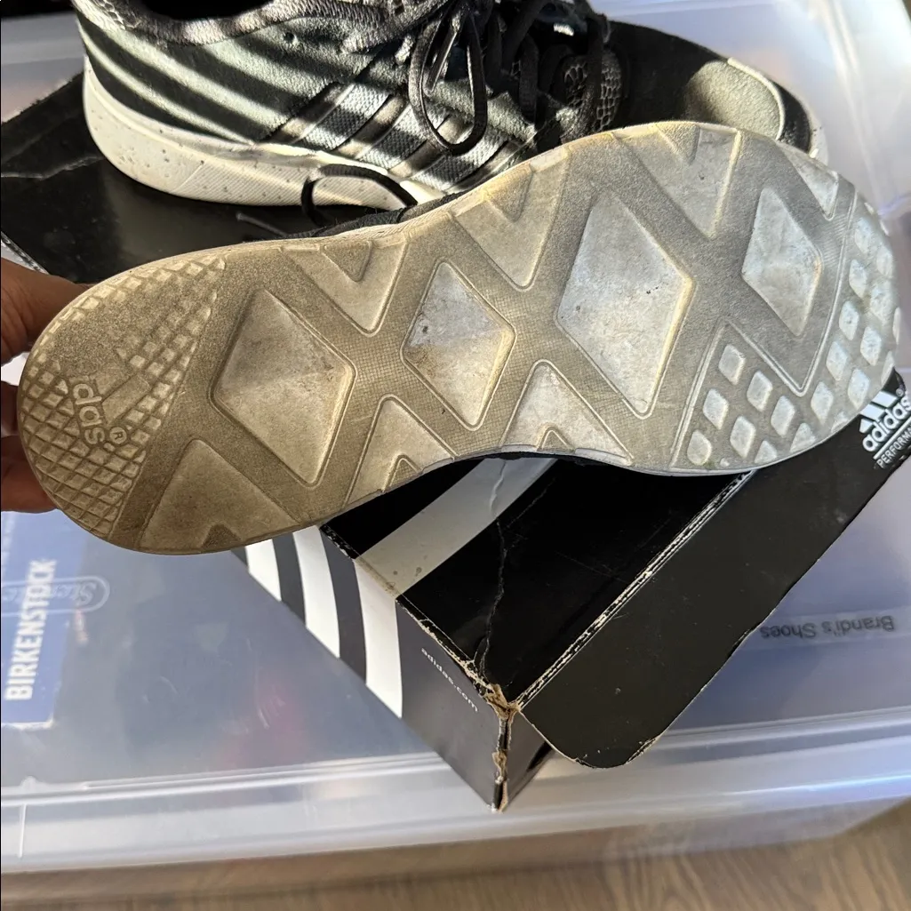 Adidas Essential Fun Sneakers, size 8.5 Black - Image 3